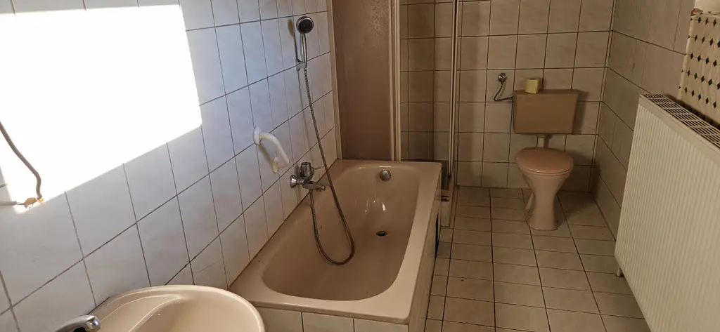 Sanierungsbedürftiges Haus mit Potenzial in attraktiver Lage - ab sofort verfügbar!