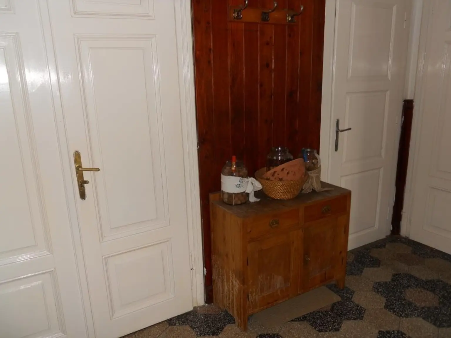 Doppelhaushälfte in herrschaftlichem Haus!