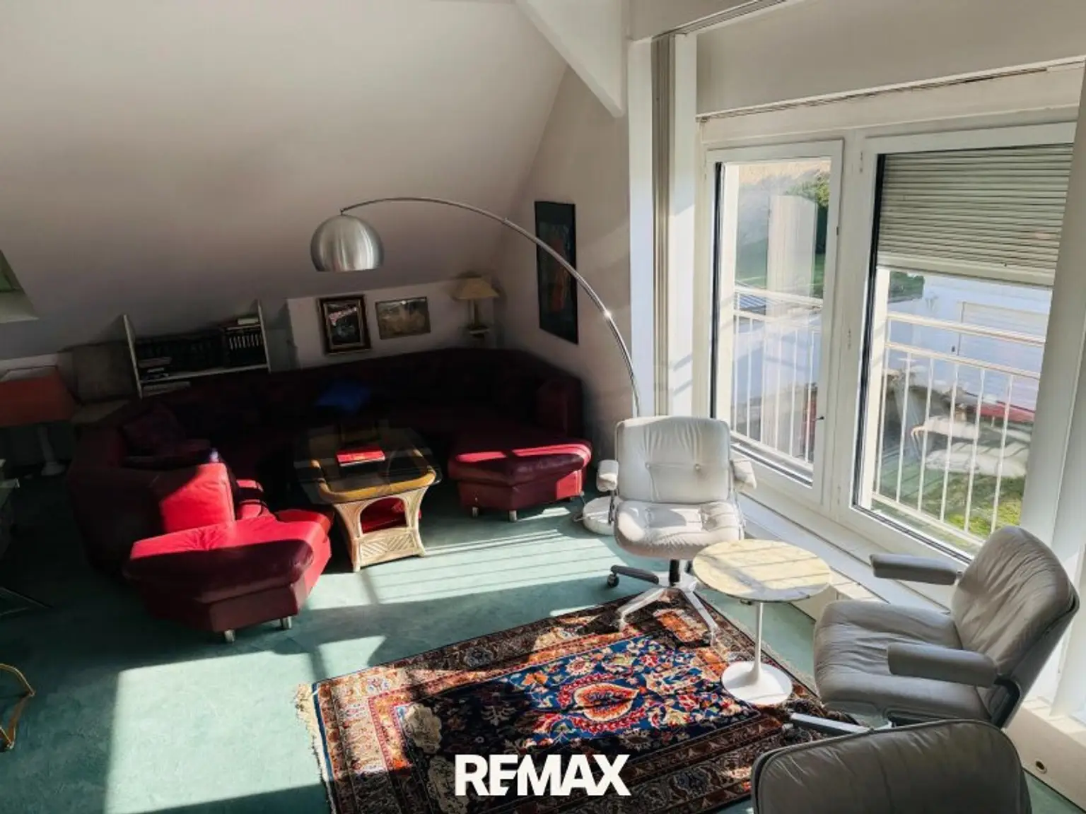 OG offener Wohnraum mit Blick in den Garten