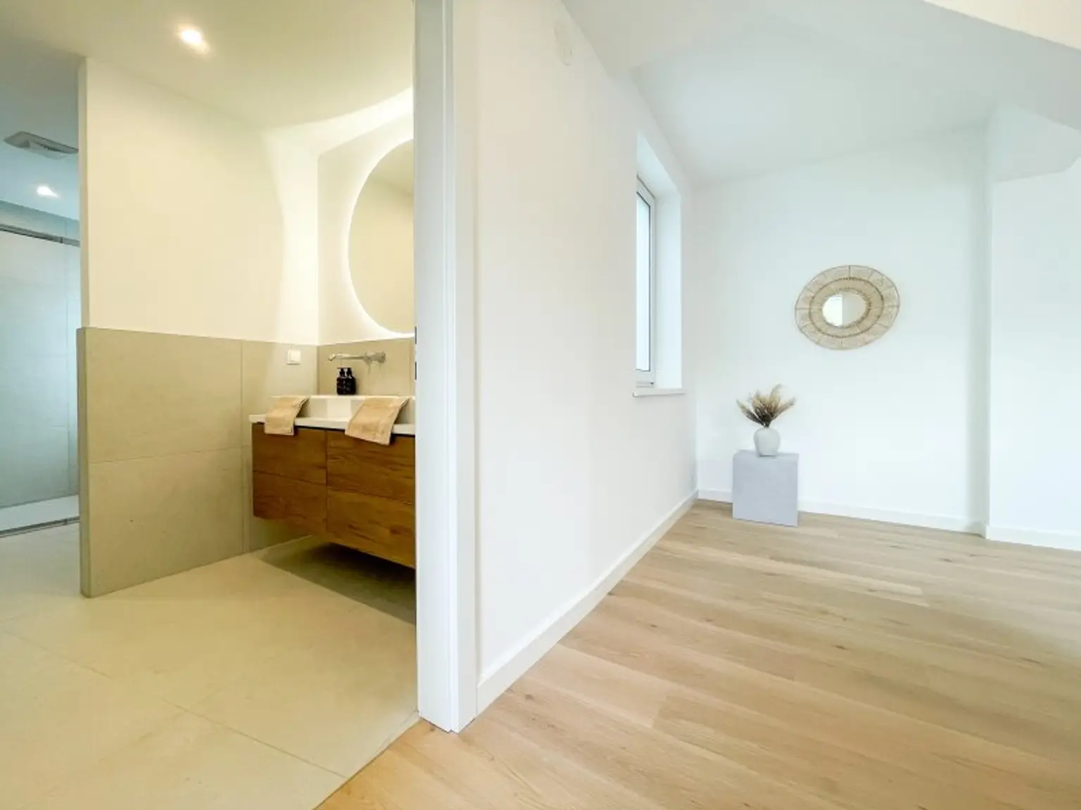 REVITALISIERTES ZINSHAUS: generalsanierte 3-Zimmerwohnung im klimatisiertem DG