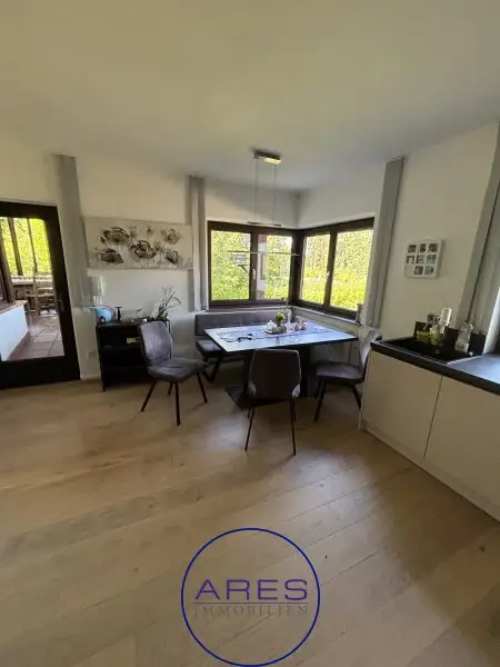Villa mit Teich in Einzellage mit arrondierten ca. 5,6 ha großen Eigengrund