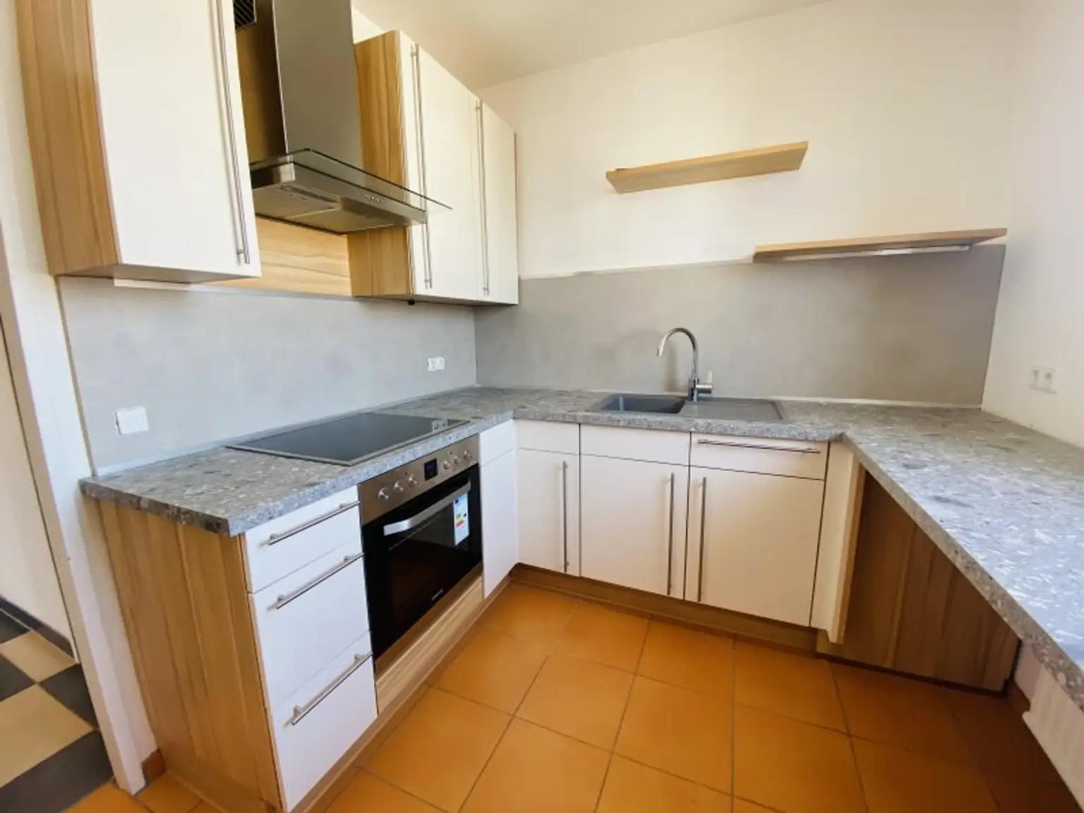 Toller Fernblick - 2 -Zimmer-Appartement im Süden von St. Pölten + Parkplatz