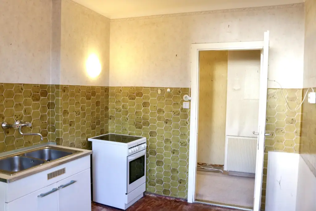 "2 Zimmer Renovierungsjuwel!"