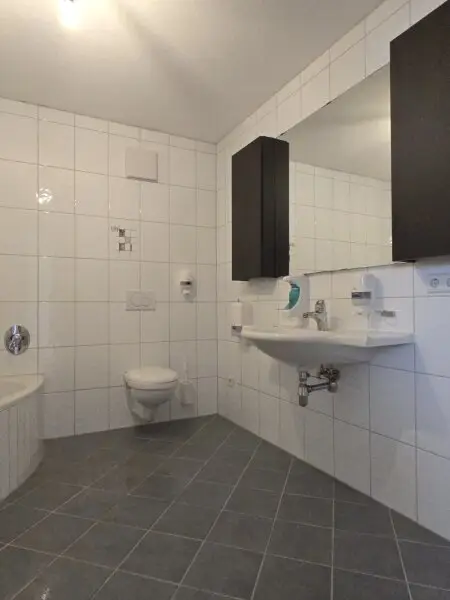 Fügen - großzügige 4 Zimmerwohnung im Dornröschenschlaf