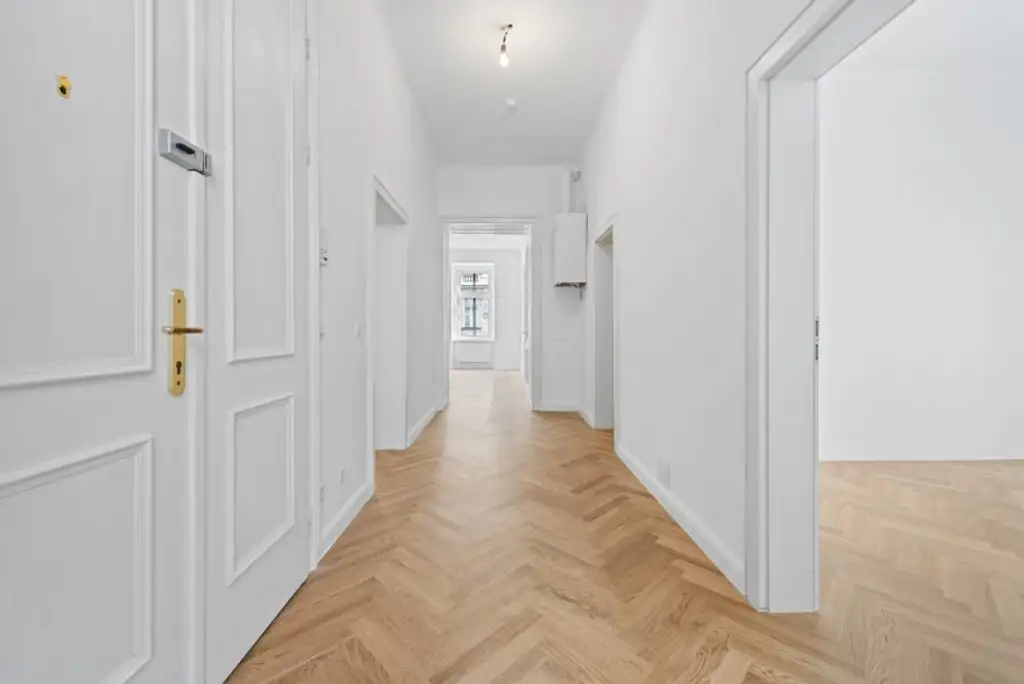 U4 PILGRAMGASSE: exklusiv generalsanierte 3-Zimmer Altbauwohnung mit hofseitigem Schlafzimmer