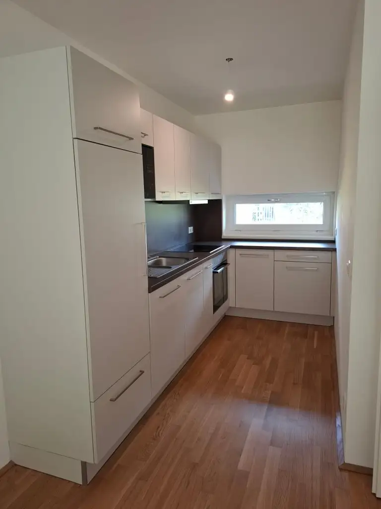2-Zimmer-Wohnung mit Terrasse und Eigengarten und 2 Parkplätzen (1 x in Tiefgarage) zu vermieten