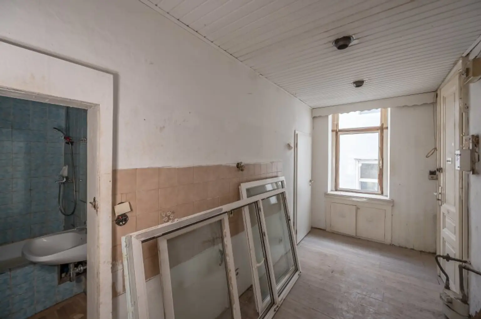 **Hannovermarkt** Sanierungsbedürftige 2-Zimmer Altbauwohnung -  Airbnb/Kurzzeitvermietung Zustimmung aller Eigentümer vorhanden