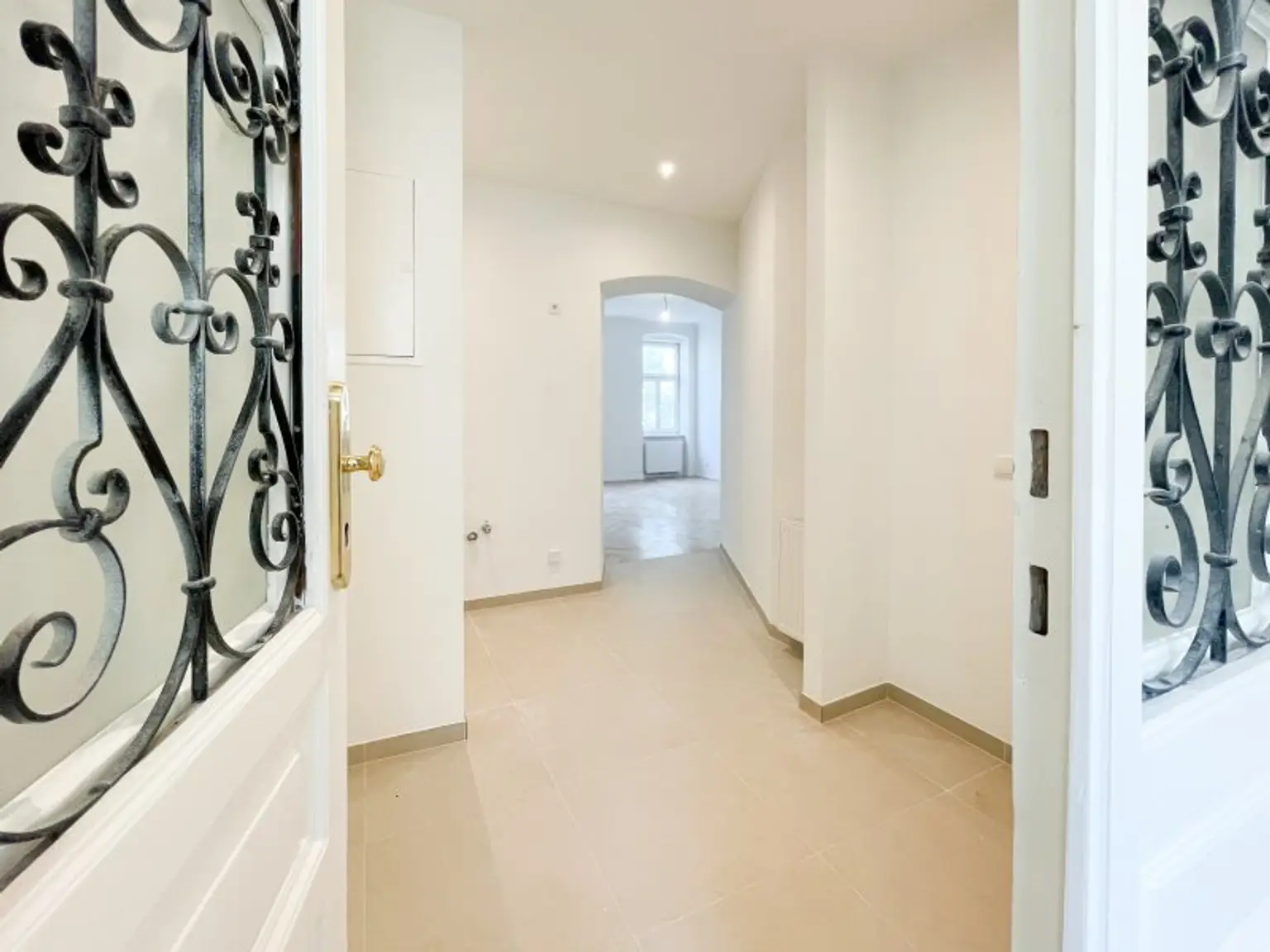 U3 "Hütteldorfer Straße": schön sanierte 2-Zimmerwohnung inkl. neuer Küche