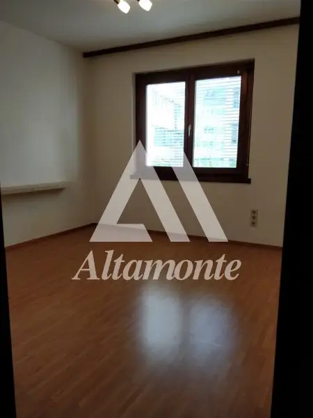 Helle 3-Zimmer-Wohnung im 3. Liftstock mit schöner Loggia - Nähe Augarten & Jakominiplatz, 8010 Graz