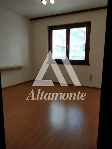 Helle 3-Zimmer-Wohnung im 3. Liftstock mit schöner Loggia - Nähe Augarten & Jakominiplatz, 8010 Graz