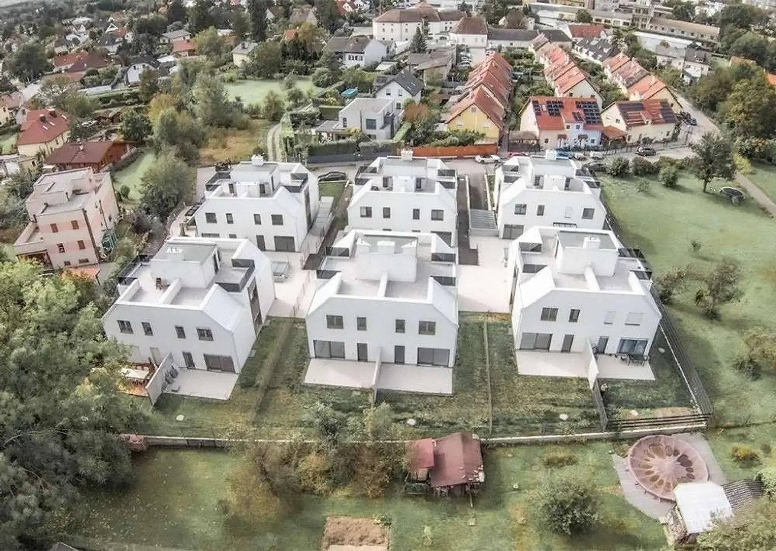 "Nur noch eine Einheit! Luxus-Doppelhaus mit Tiefgarage, Keller, Dachterrasse & Smart-Home - auf Eigengrund!"</"