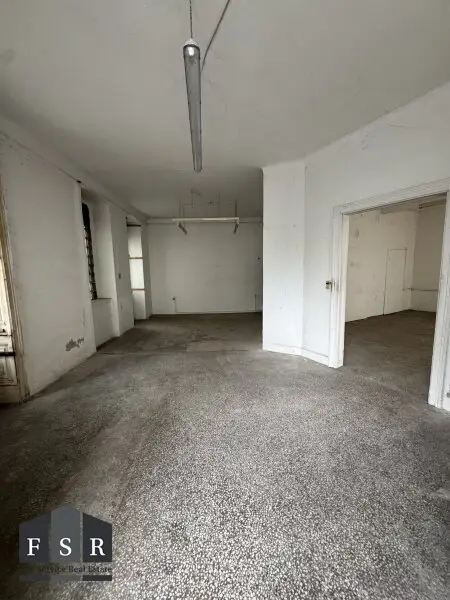 Steinwurf zum Augarten - Nach Ihren Vorstellungen und Bedürfnissen gestalten: Sanierungsbedürftiges strassenseitiges Büro/Praxis/Verkaufsfläche etc. und Wohnung -  Prachtvolles Stilaltbauhaus