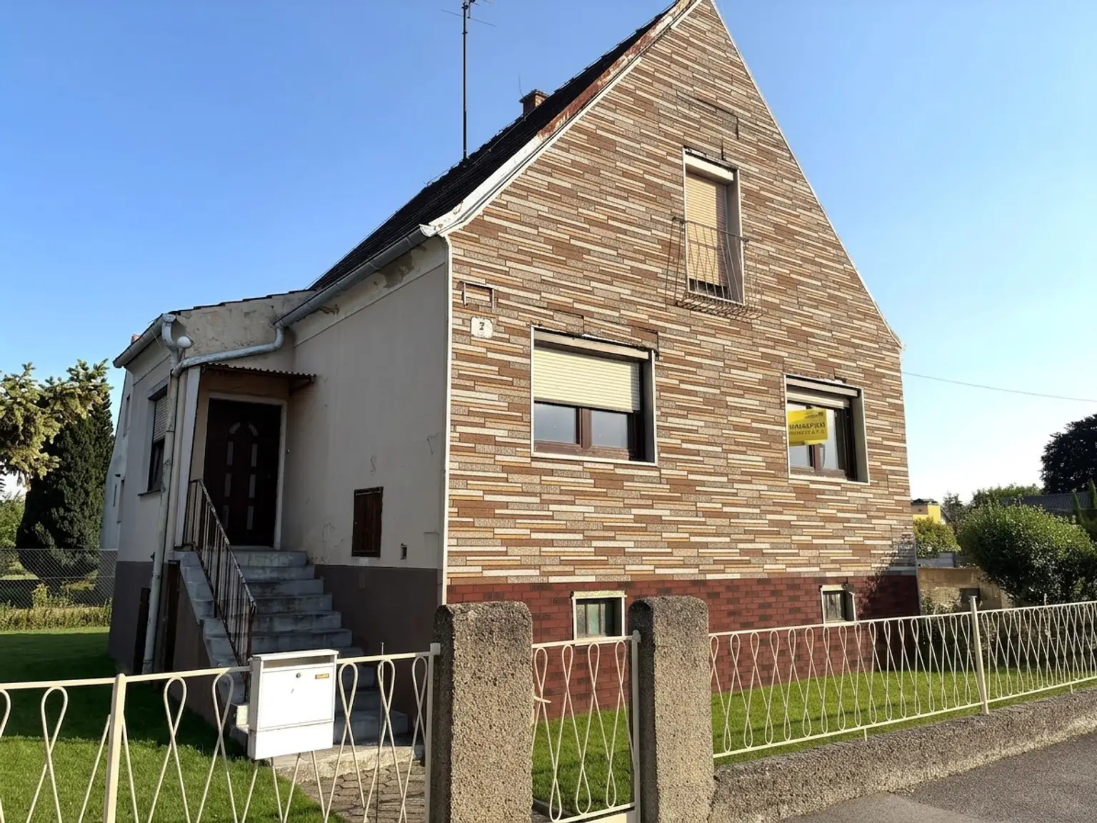 Ansicht Eingang(Wiese mit Ki bearbeitet)
