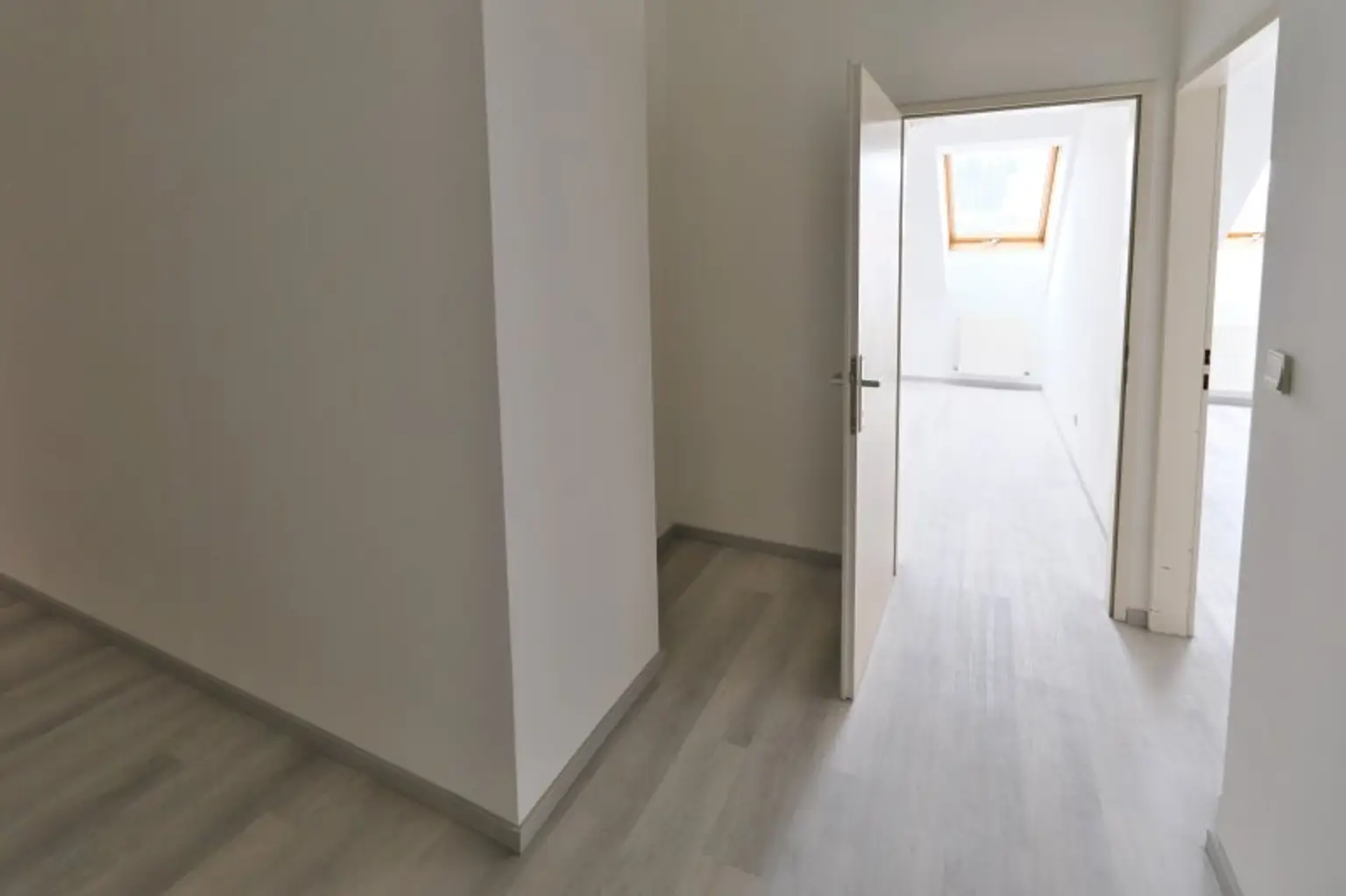 Nähe Innenstadt, Radetzkyplatz, UNBEFRISTETE Dachwohnung 3 Zimmer