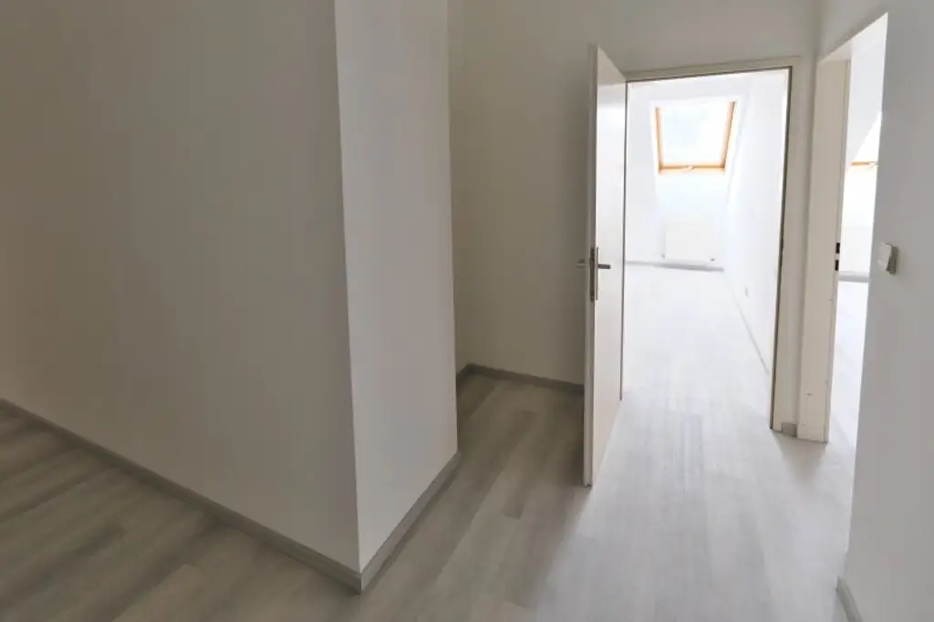 Nähe Innenstadt, Radetzkyplatz, UNBEFRISTETE Dachwohnung 3 Zimmer