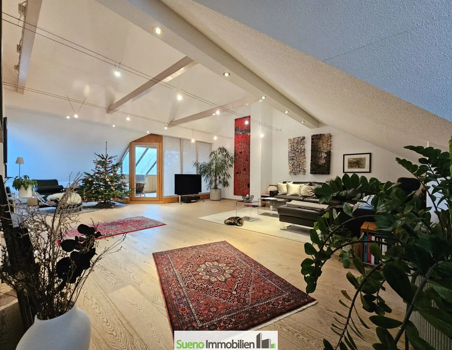 TOP Wohnhaus mit 2 (ev 3) Einheiten samt Pool, Garage und 1 Geschäftslokal