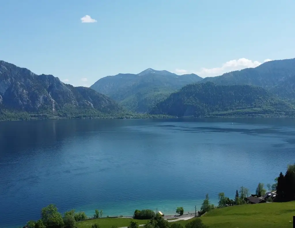 ATTERSEE: UNIKAT: Bauernhaus mit Gästehaus und Seezugang
