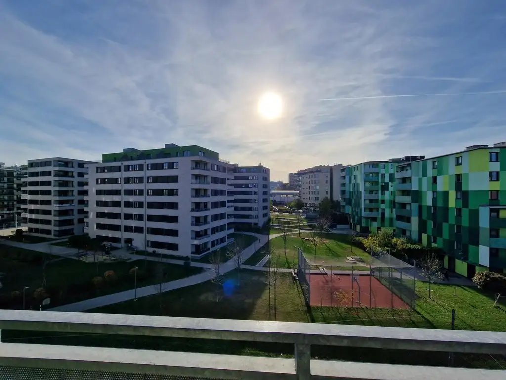 Viel Sonne mit großer Terrasse + KLIMAANLAGE + Ab Dezember!!