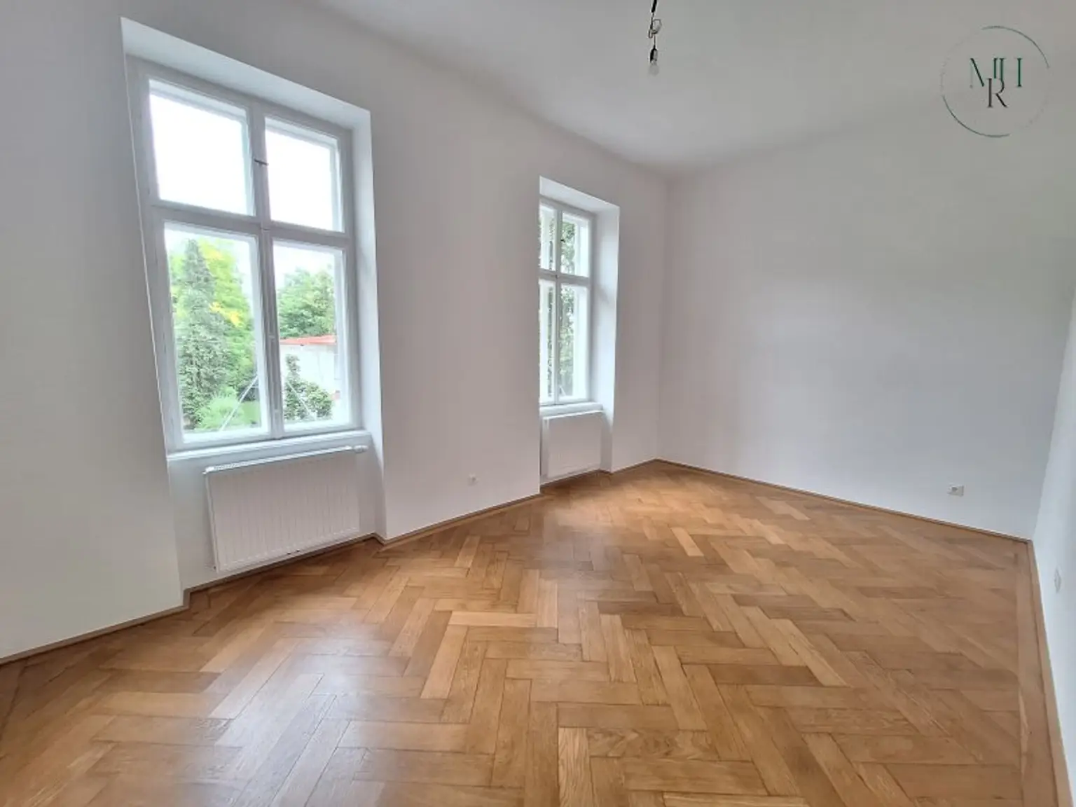 Exklusiv Wohnen in Toplage Währings - hochwertig sanierte Penthousemaisonette mit Grünblick und Garten