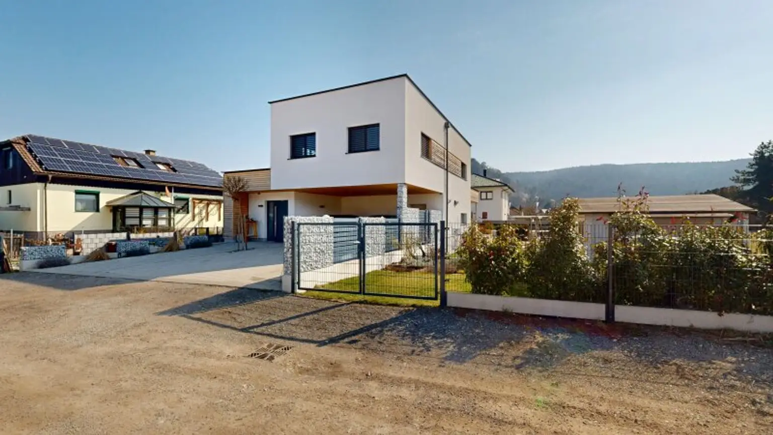 Hausansicht Vorderseite mit Carport