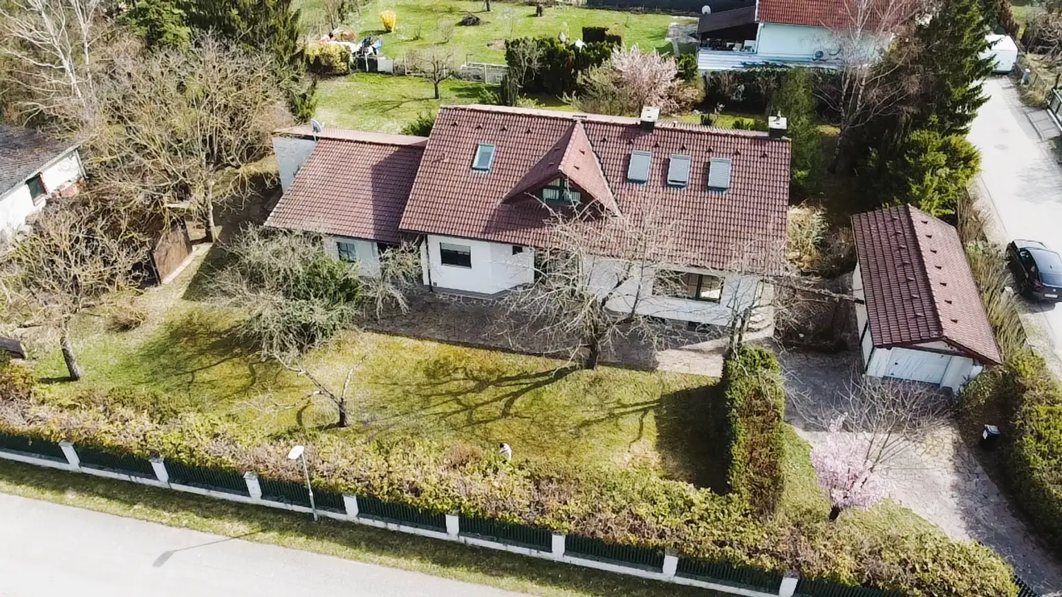 großzügige Liegenschaft