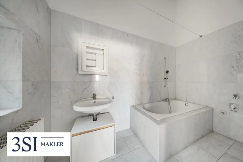 Klausgasse 46: Helle 1,5-Zimmer-Dachgeschoßwohnung mit hofseitiger Terrasse