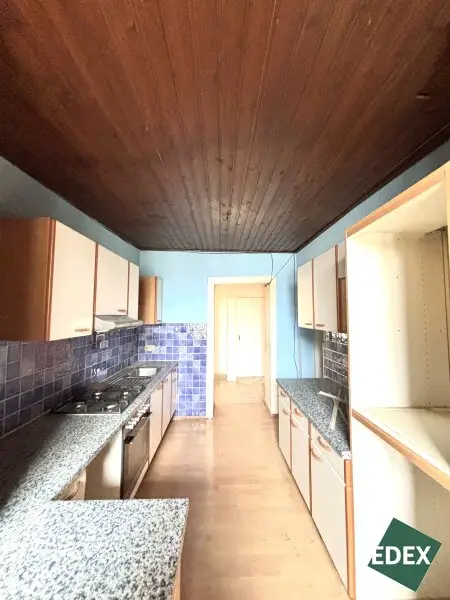 Sanierungsbedürftige 2,5-Zimmer-Altbauwohnung in guter Lage in Meidling