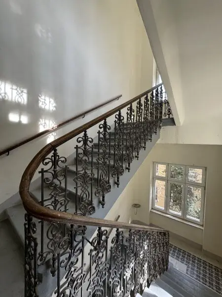 Leeres Zinshaus mit baubewilligtem Dachausbau im 2. Bezirk – Top Investment