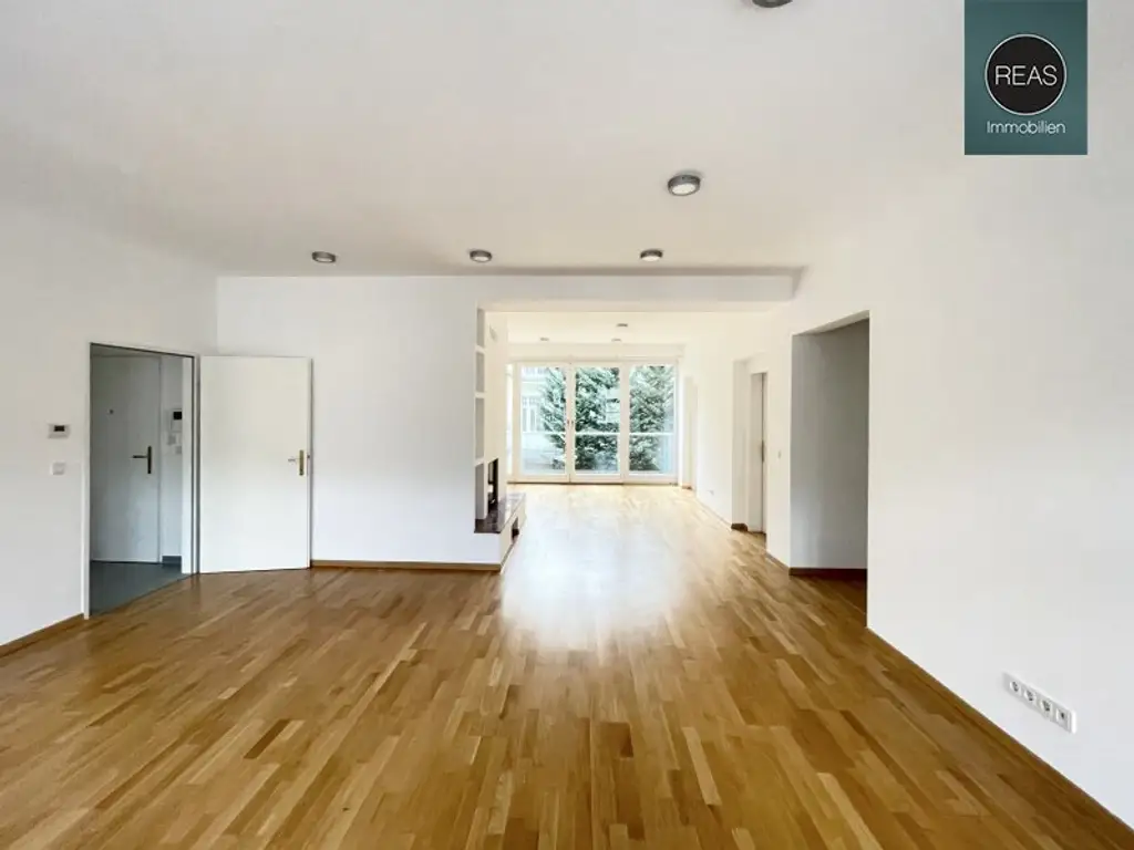 Provisionsfrei: Wunderschönes Apartment mit ruhiger Balkon-Terrasse bei der Orangerie Schönbrunn!