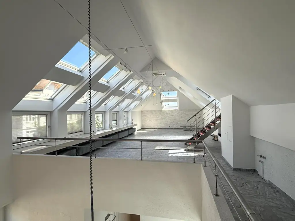 Ansprechendes Atelier, Loft, Dachterrasse inkl. PP im Neunzehnten // Attractive Studio, loft, roof terrace incl. parking in the nineteenth //