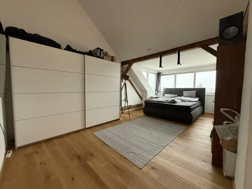 Seltene Gelegenheit! Hochwertige, offen geschnittene Wohnung mit Uhrturm-Blick