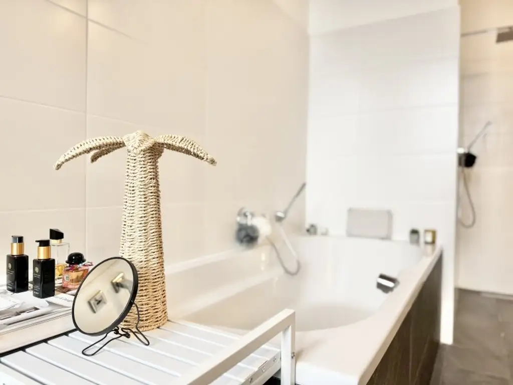 Einzigartiges LOFT in Hofruhelage | Traumhafte Immobilie mit großzügigem Balkon | Vollmöbliert bei Bedarf
