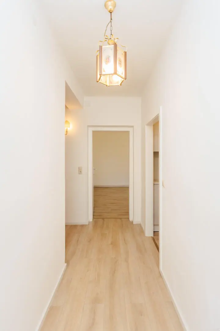 8020 Eggenberg - Eine gepflegte, renovierte , 2 Zimmer-Wohnung mit sonniger Loggia!
