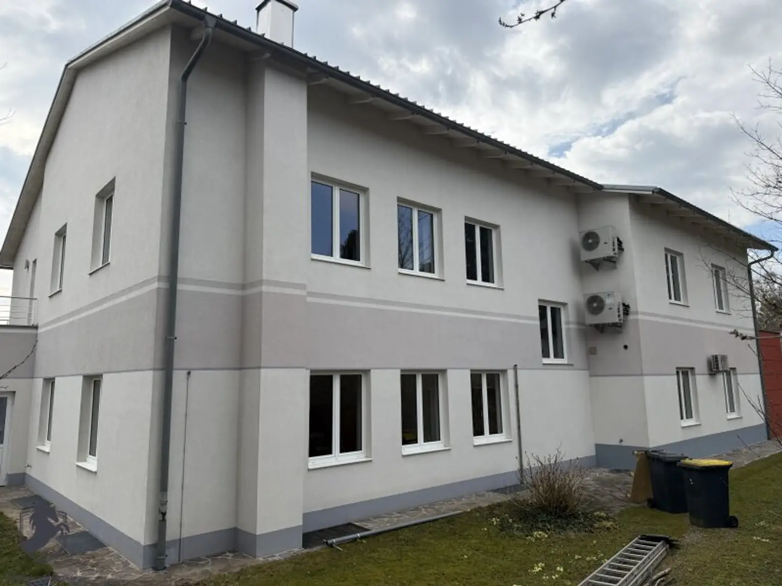 Bürogebäude nahe Haubiversum – Arbeiten mit Ötscherblick