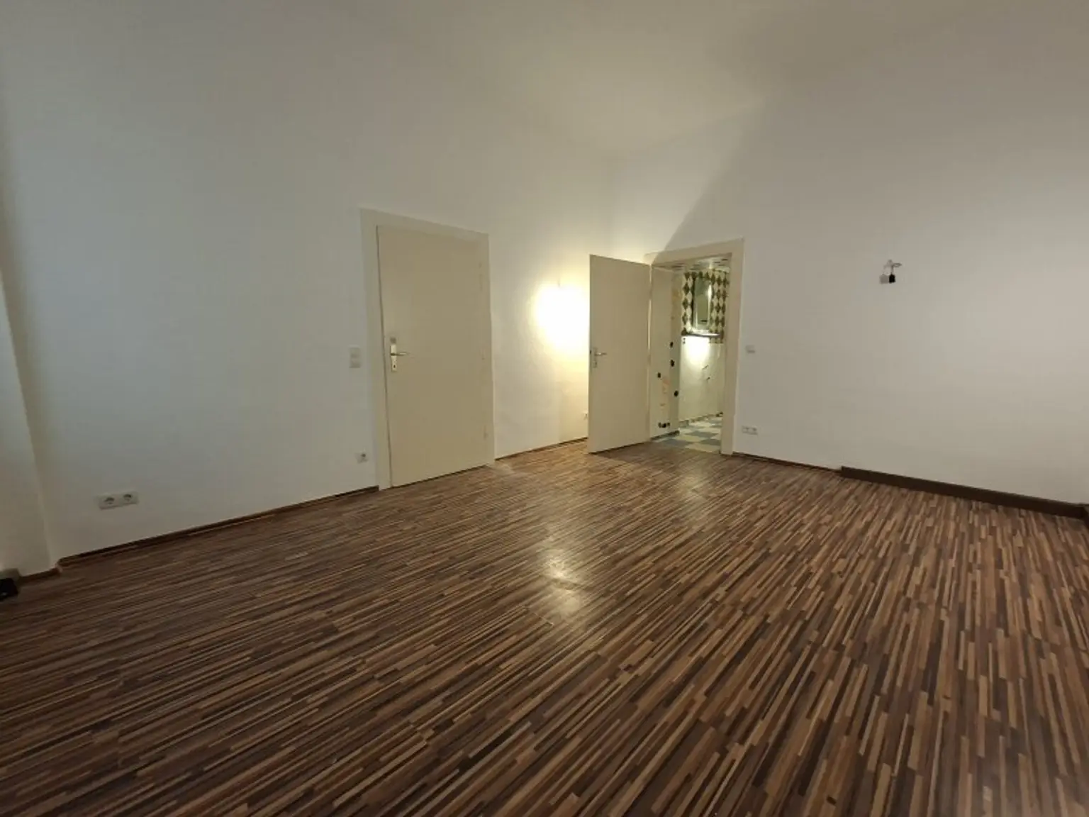 Büro mit Gasseneingang/ Meidling