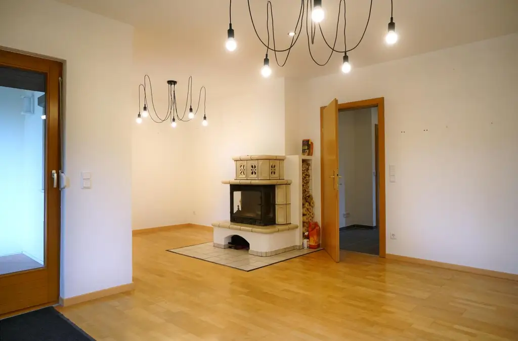 Heimeliges Doppelhaus in Holzbauweise – Wohnen mit Wohlfühlfaktor in ruhiger Siedlungslage!