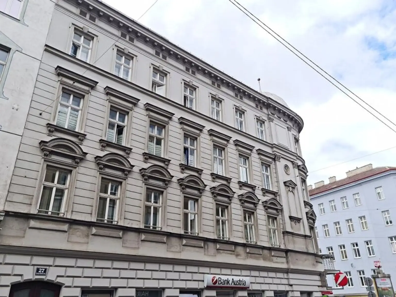 SIEBENBRUNNENPLATZ, gepflegte 85 m2 Altbau, 3 Zimmer, Küche, Wannenbad, Parketten, WG-geeignet, Reinprechtsdorfer Straße