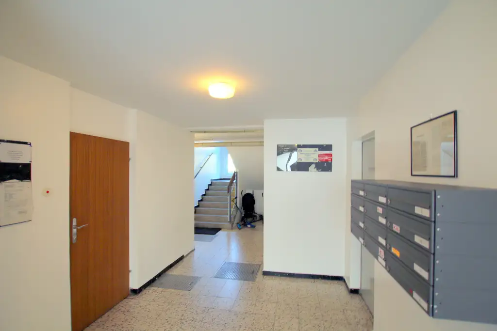 SCHÖNE 3/4-ZIMMERWOHNUNG MIT LOGGIA