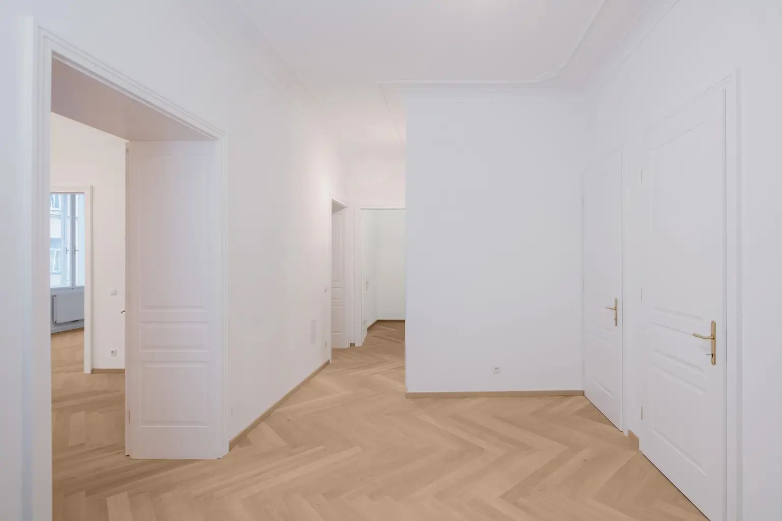 Stilvolle Altbauwohnung ca.107m² mit Balkon in Toplage 1070 Wien!