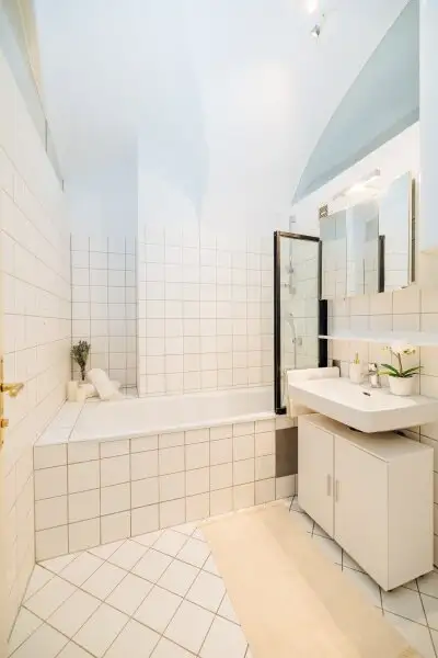 1 MONAT MIETFREI I AB SOFORT I XL-TERRASSE I TOP-KÜCHE I SEHR HELL & RUHIG I BADEWANNE I WG TAUGLICH I MODERN SANIERT I LICHTDURCHFLUTET I SEHR ZENTRALE LAGE AM STADTPARK I