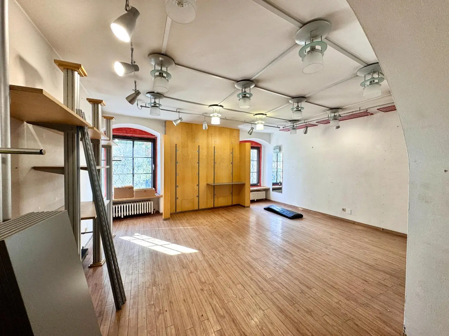 B(ETTER)2 - Geschäftshaus für Handel, Dienstleistung oder Büro zu mieten