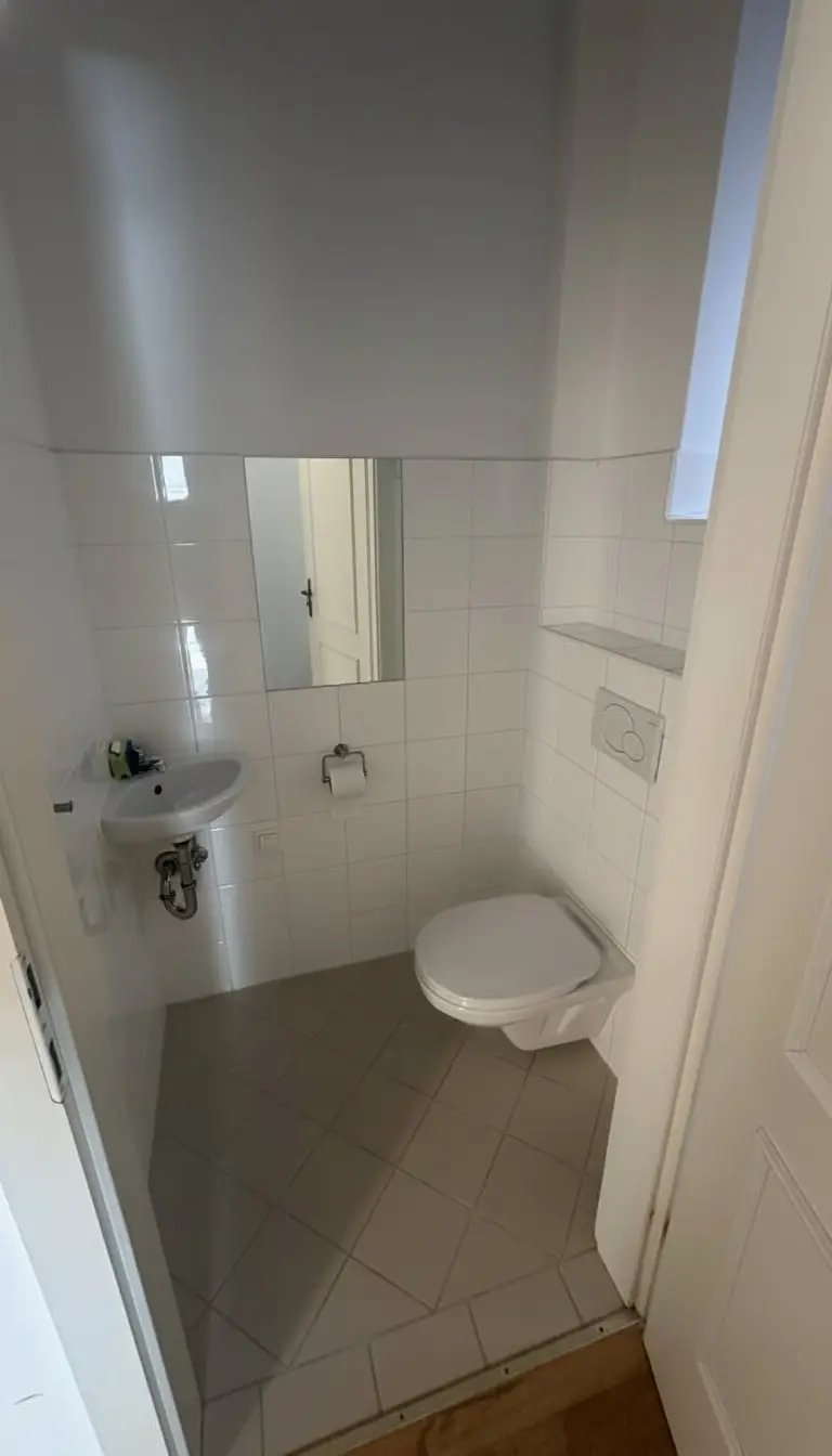 UNBEFRISTET UND IN RENOVIERUNG: Helle, ruhige 2-Zimmer-Wohnung
