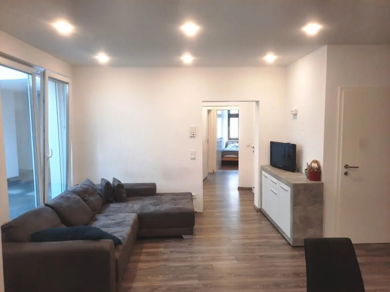 Anlegerpaket in Baden: 2 Wohnungen, 2 Stadthäuser und 4 Stellplätze