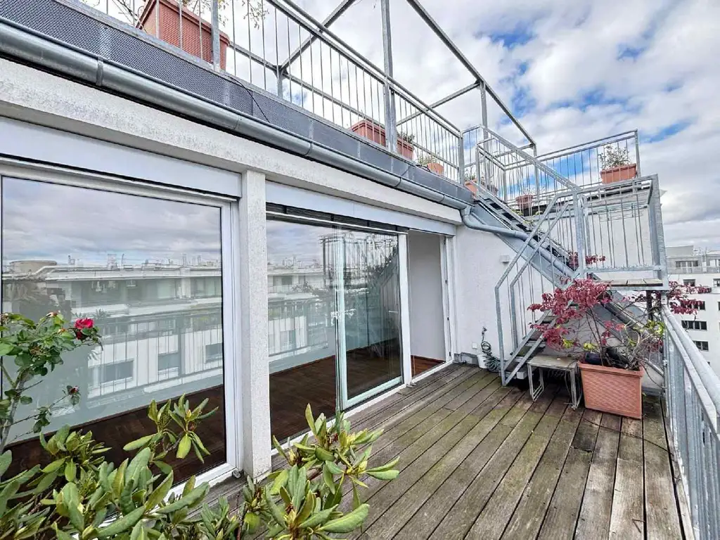 Traumhafte Dachmaisonette mit 2 Terrassen + Dachterrasse - Nähe Arenbergpark