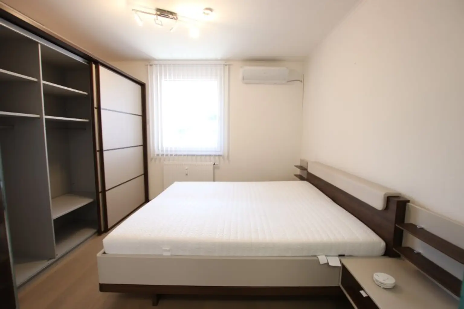 Neuwertige, teilmöblierte 2 Zimmer Penthousewohnung mit Terrasse und Carport in Klagenfurt