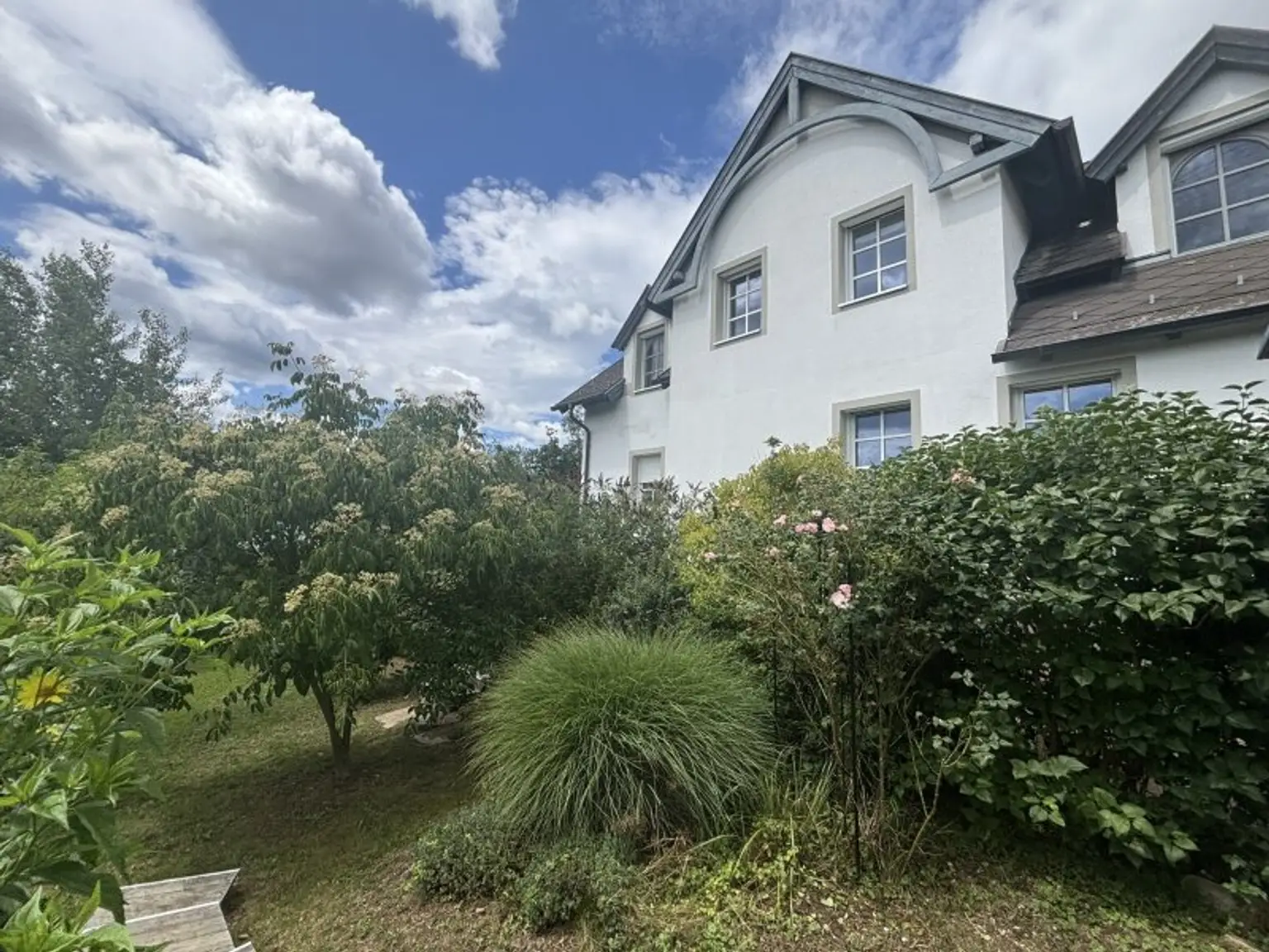 Luxus und Wohlbefinden - Traumvilla mit uneinsehbarem Garten in Grünlage