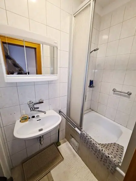 FAMILIENHIT, ENKPLATZ, gepflegte 113 m2 Neubau mit Loggia, 4 Zimmer, Küche, 2 Bäder, teilmöbliert, 3. Liftstock, U3-Nähe