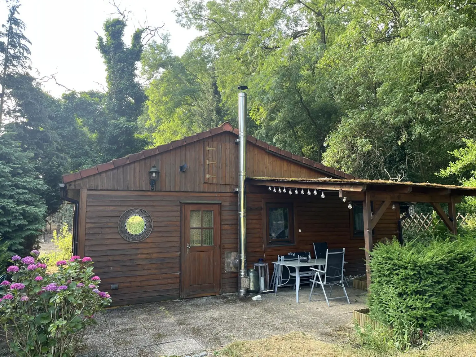 Ansicht Rückseite mit Terrasse