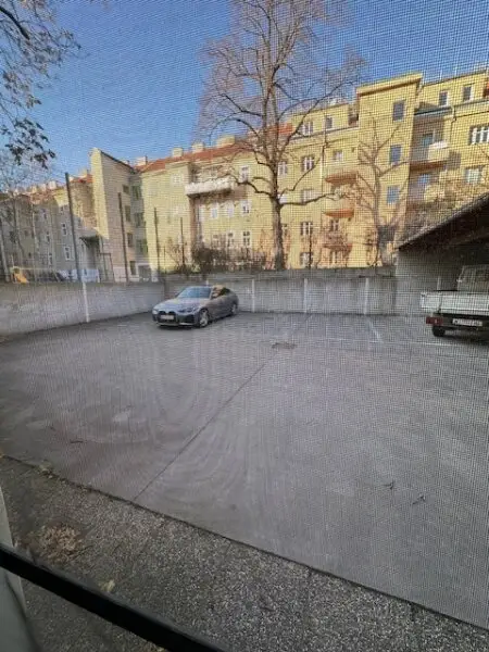 Ruhige Lage, modernes Büro/Praxis mit Autoabstellplätzen in zentraler Lage! Unbefristet!