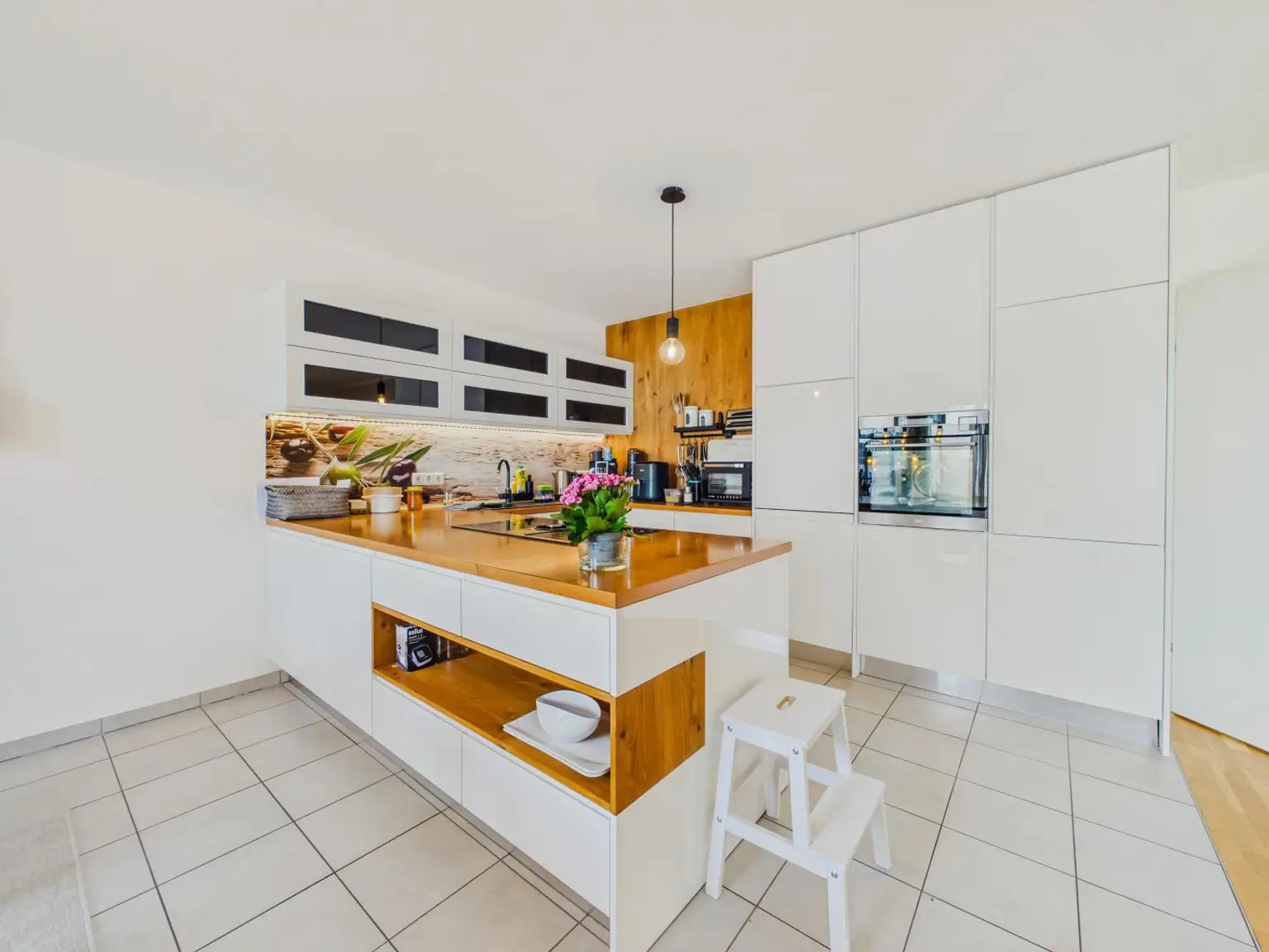 Wohn- und Essbereich 8